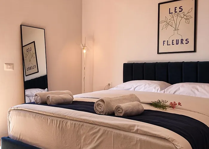 Bluemoon Retreat 酒店 地拉那